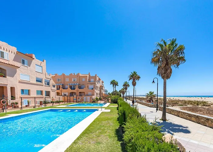 Beachfront, Pool, Terrace, Garage & Fibre Internet