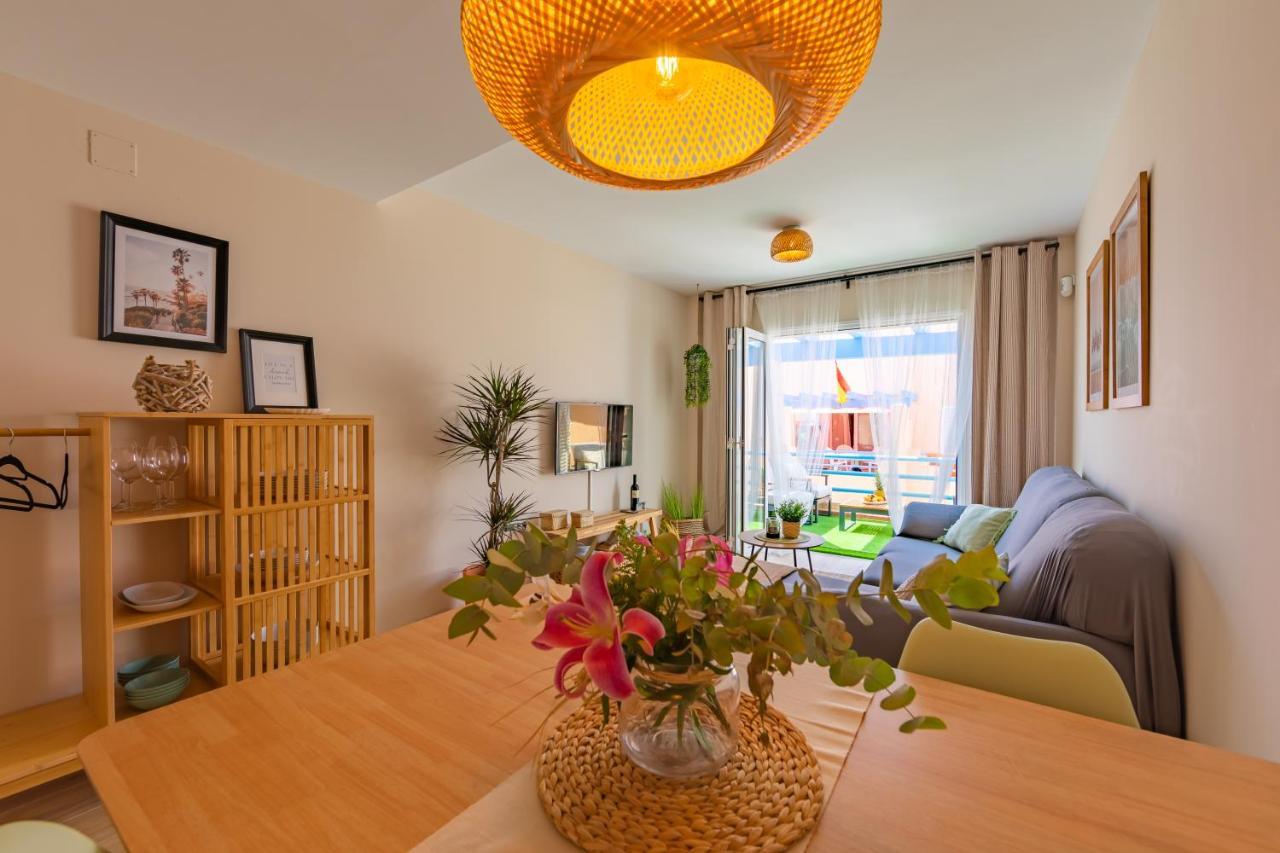 Beachfront, Pool, Terrace, Garage & Fibre Internet Apartment Tarifa