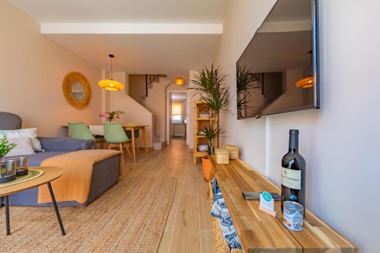 Beachfront, Pool, Terrace, Garage & Fibre Internet *