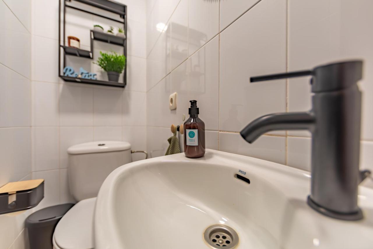 Beachfront, Pool, Terrace, Garage & Fibre Internet Apartament