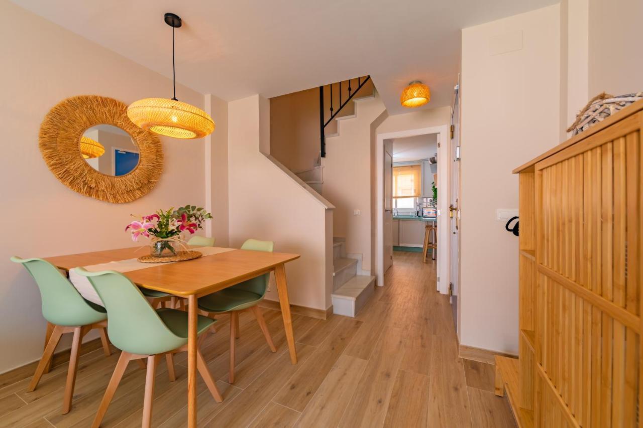 Apartment Beachfront, Pool, Terrace, Garage & Fibre Internet *