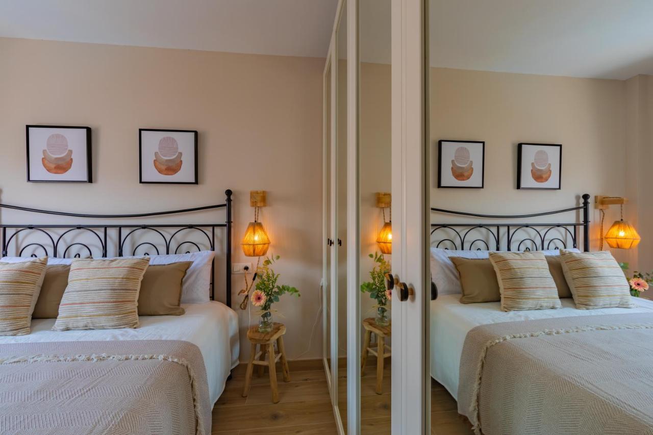 Apartment Beachfront, Pool, Terrace, Garage & Fibre Internet *