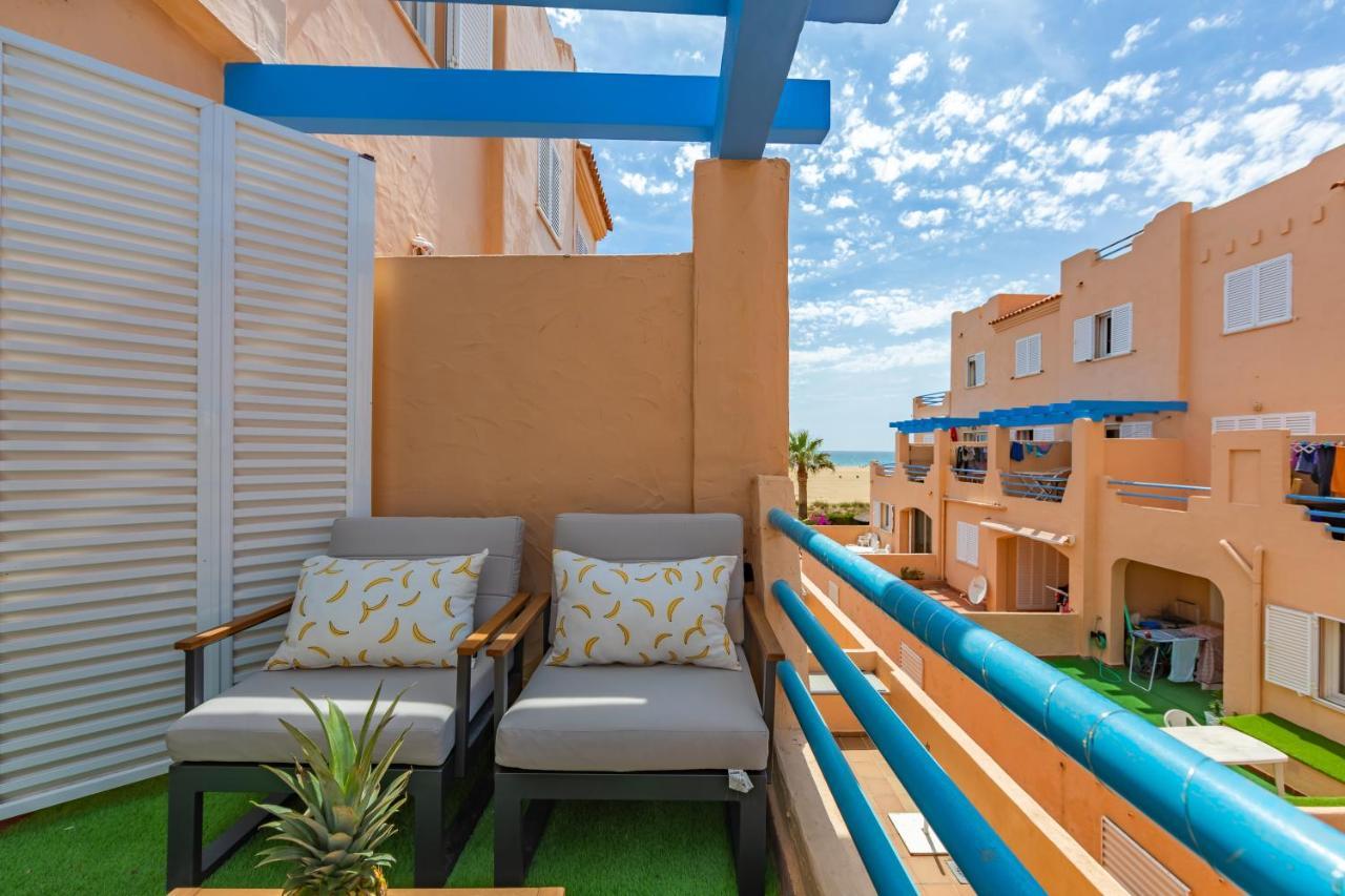 Apartment Beachfront, Pool, Terrace, Garage & Fibre Internet