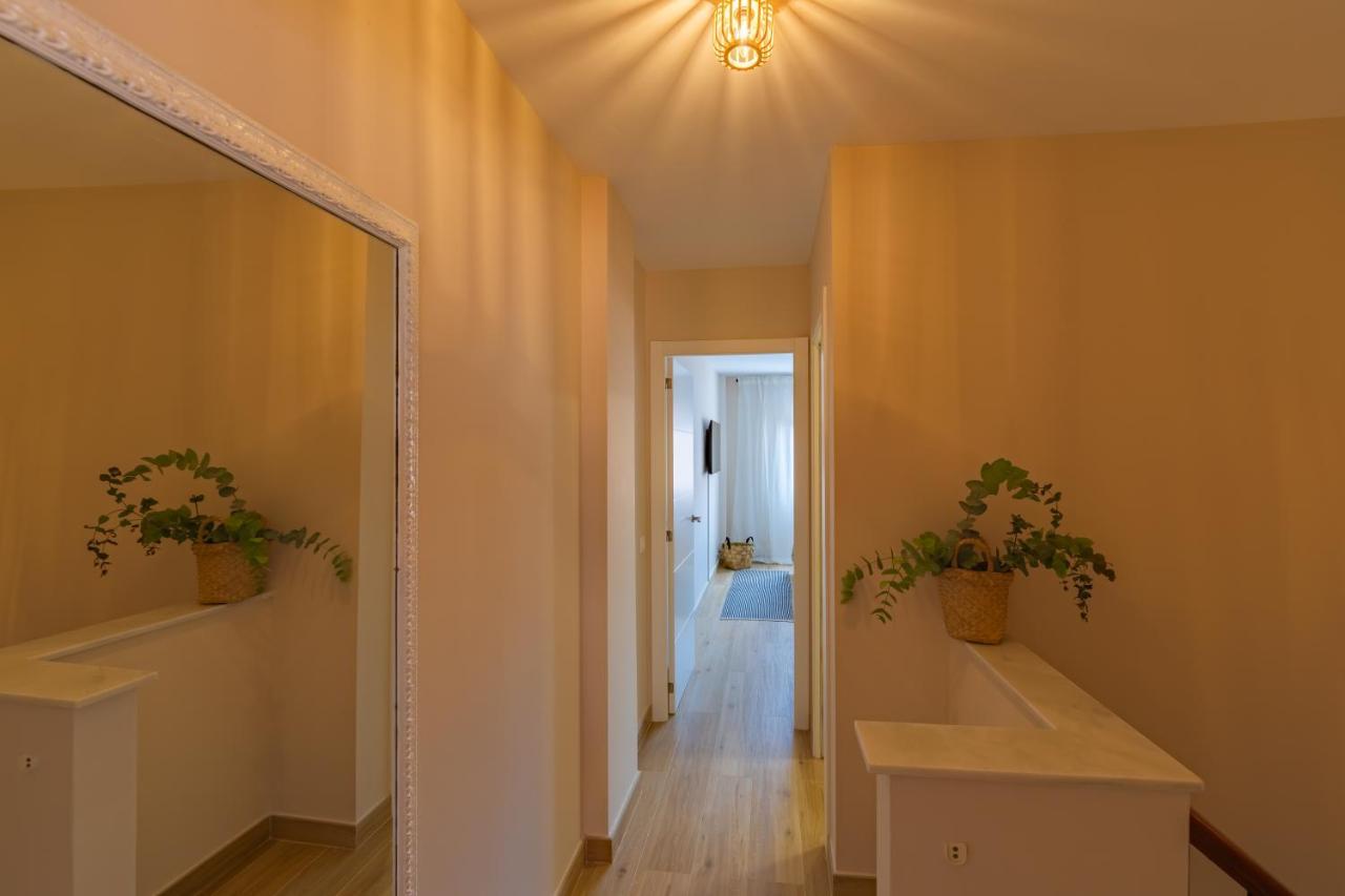 Beachfront, Pool, Terrace, Garage & Fibre Internet Apartament *