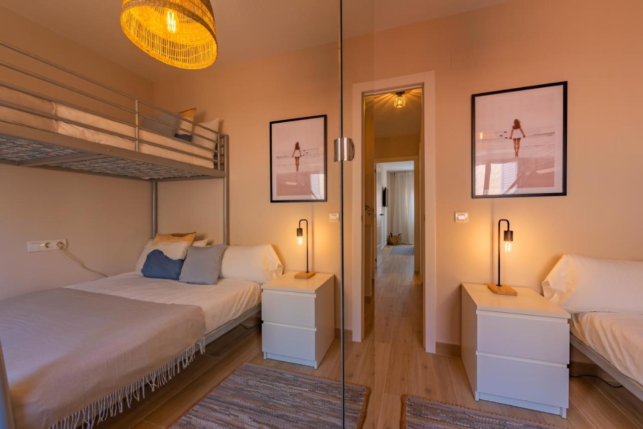 Appartamento Beachfront, Pool, Terrace, Garage & Fibre Internet *