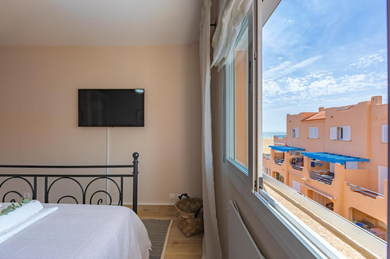 Beachfront, Pool, Terrace, Garage & Fibre Internet Appartamento *
