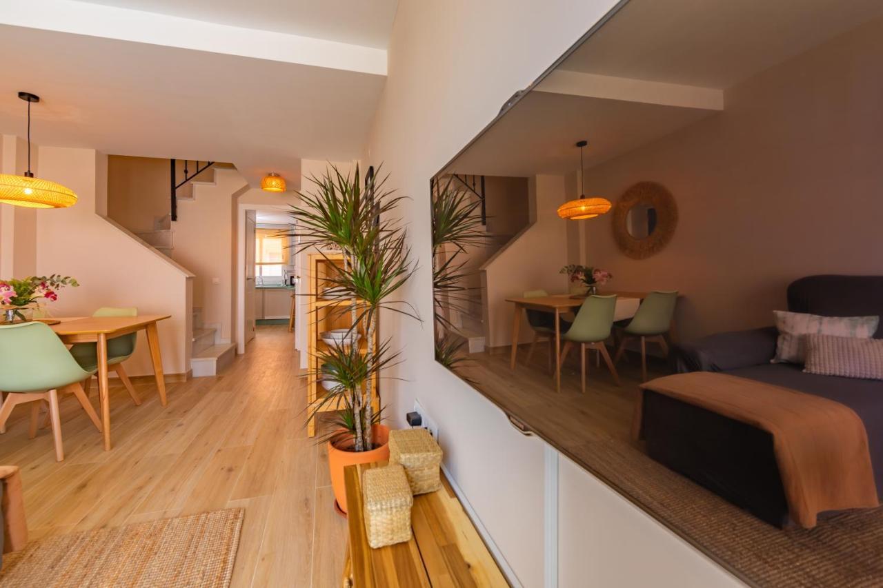 Beachfront, Pool, Terrace, Garage & Fibre Internet Appartamento *